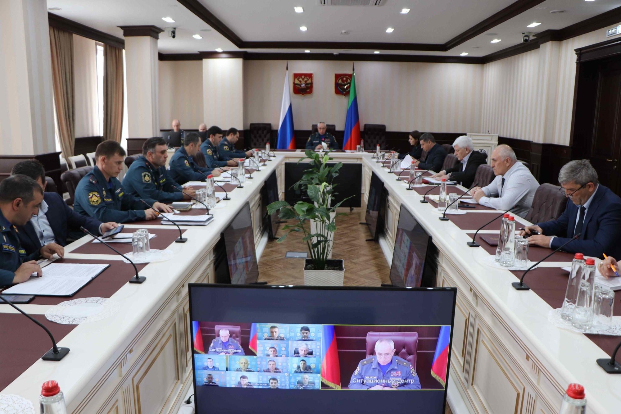 В Ситуационном центре РД под руководством Наримана Казимагамедова прошло  совещание по подведению итогов деятельности Главного управления МЧС России  по Республике Дагестан и МЧС Дагестана за апрель - Новости - Главное  управление МЧС