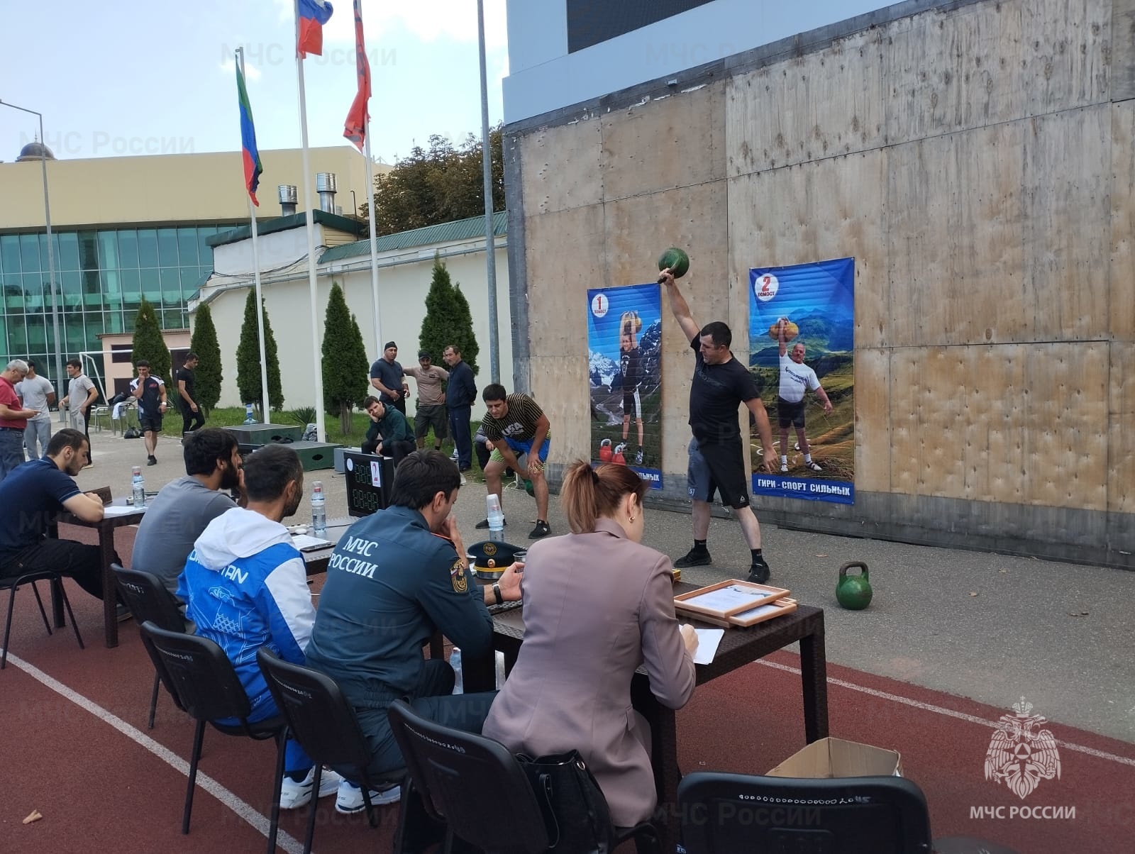 В Махачкале прошли соревнования по гиревому спорту среди сотрудников МЧС -  Новости - Главное управление МЧС России по Республике Дагестан