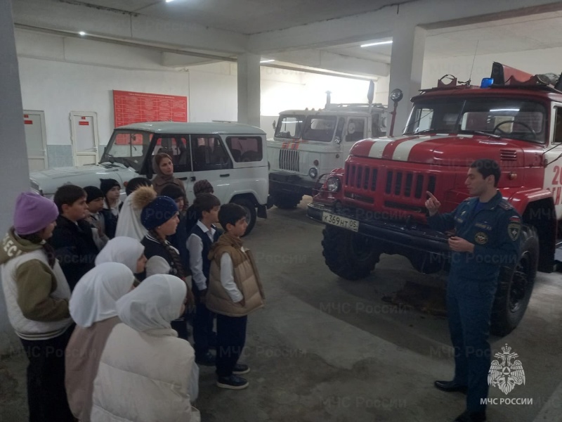 Школьники побывали в гостях у настоящих пожарных