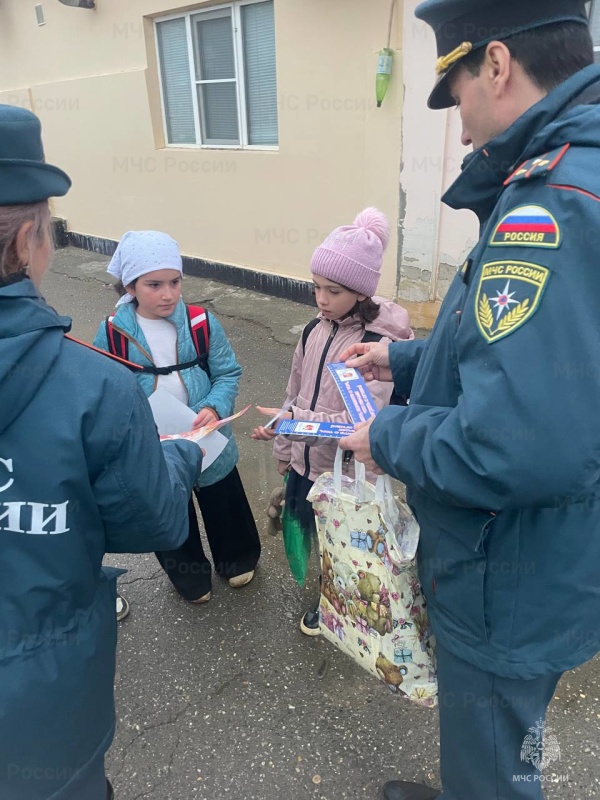 Специалисты МЧС провели рейд по жилым домам в столице Дагестана